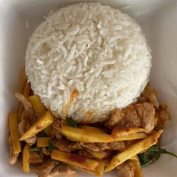 พริกแกงหมูหน่อไม้เหลือง  ราดข้าว