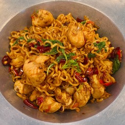 [อร่อยซ่ากับโค้ก] มาม่ากะเพราไก่ผัดแห้ง +  โค้ก ออริจินัล (ขวด)