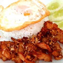 [อร่อยซ่ากับโค้ก] ข้าวไก่ทอดกระเทียม +  โค้ก ออริจินัล (กระป๋อง)