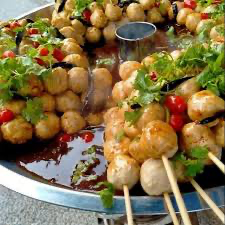 ลูกชิ้นนึ่งหม้อไฟ สาขาถนนคนเดิน (หน้าวัด)