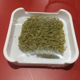 เส้นไข่ หยก