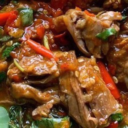 ผัดเผ็ดเป็ดราดข้าว