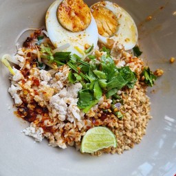 ก๋วยเตี๋ยวไก่ ซอสต้มยำ