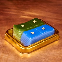 ขนมชั้นอัญชันใบเตย