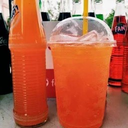 น้ำส้มใส่น้ำแข็ง