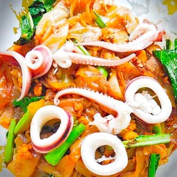 ผัดซีอิ้วปลาหมึก