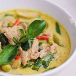 แกงเขียวหวานเนื้อ กับข้าว