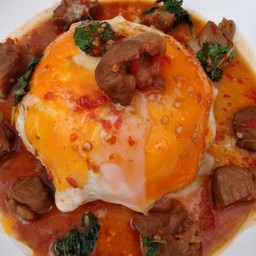 ไข่ข้นกระเพราหมูตุ๋น