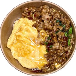 ข้าวกะเพราหมูสับไข่ข้น