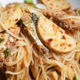 ยำขนมจีนปลาทูหมูยอ