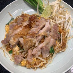 ผัดไทยโบราณไก่ย่าง (วุ้นเส้น) Authentic Padthai with Deep Grilled Chicken
