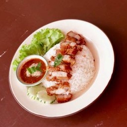 ข้าวหมูสามชั้นทอด (น้ำจิ้มแจ่ว)