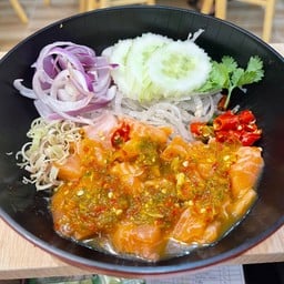 ยำแซลมอนแซ่บ