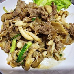ผัดเห็ดรวม กับข้าว