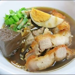 ก๋วยจั๊บน้ำใส หมูกรอบอย่างเดียว