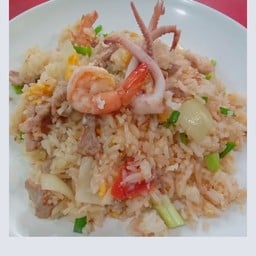 ข้าวผัดรวมมิตร