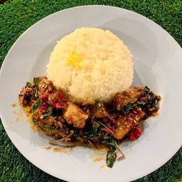 ข้าวกระเพราหมูกรอบ