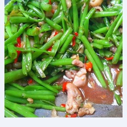 ผักบุ้งเต้าเจี้ยวไฟแดง