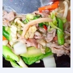 ผัดผักรวมไก่