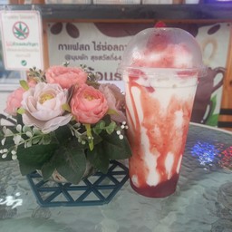 นมสดสตอเบอรี่ปั่น