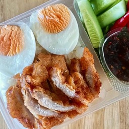 เซต ข้าวหมูสันนอกทอด+ไข่ต้ม+น้ำพริก