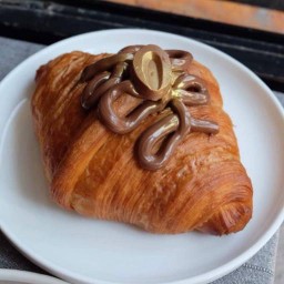 ครัวซองต์นูเทลล่า