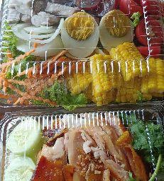 ชุดสลัดผักผลไม้+สะโพกไก่อบ