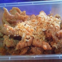 หมูชิ้นทอดกระเทียม