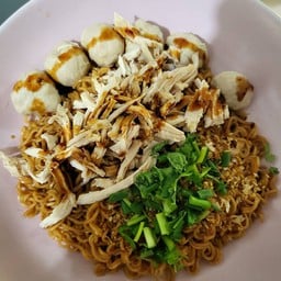 ครัวหลังคุก (เต๊นท์น้ำเงินหลังซอยมาลี)