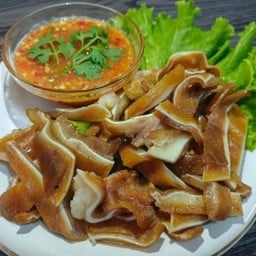 หูหมูต้มพะโล้