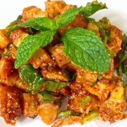 โรงครัวหมูกรอบ