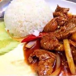 พริกเผาเนื้อชิ้น ราดข้าว