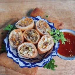 ปอเปี๊ยะไส้แน่น & เต้าหู้ทอด