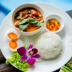 ข้าว&ขนมจีน แกงเนื้อ ไข่เค็ม