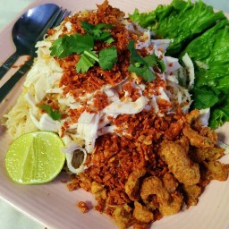 เส้นหมี่ไก่ฉีก@กะเพราพริกแห้ง แสงออกปาก ห้วยขวาง ห้วยขวาง