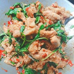 กะเพราหมูชิ้นราดข้าว