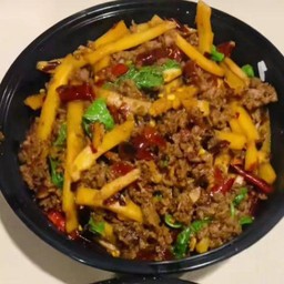 ข้าวกระเพราหมูสับหน่อไม้