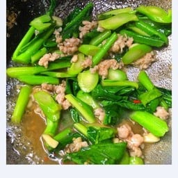 คะน้าผัดหมูสับ