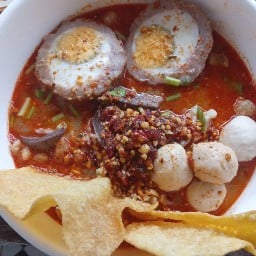 ก๋วยเตี๋ยวหมูสะดุ้งต้มยำ เซเว่นกระโสม