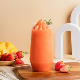 สตรอว์เบอร์รี่และมะม่วงสมูทตี้ Strawberry & Mango Smoothie