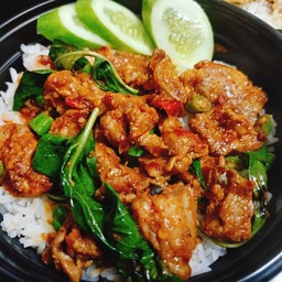 ข้าวเนื้อผัดพริกแกงถั่วฝักยาว