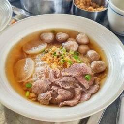 ก๋วยเตี๋ยวน้ำใสเนื้อ