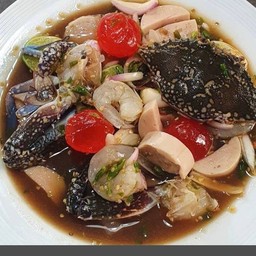 ยำปูม้า1+กุ้ง+ หมูยอ+ไข่แดงเค็ม