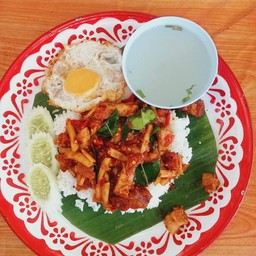 หมูกรอบผัดพริกเผา+ไข่ดาว