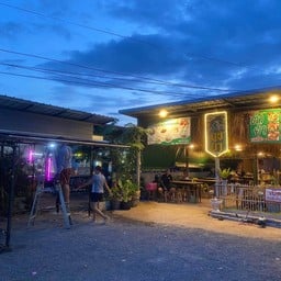 สถานีชา‘cafe หน้าร้านสินค้า 20 บาท ติดบิ๊กซีมินิทางเข้าวัดเขาดินท่าตูม
