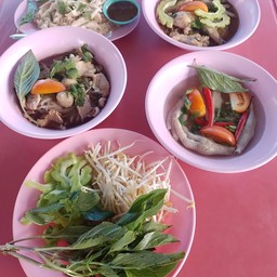 ลุงวุฒิก๋วยเตี๋ยวไก่มะระรสเด็ด