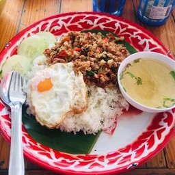 กะเพราไก่+ไข่ดาว