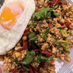 ผัดกระเพราหมูสับบบบ ราดข้าว