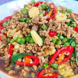 ข้าวกะเพราหมูสับ ผักรวม