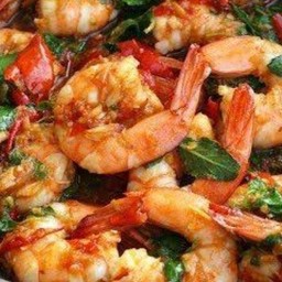 ผัดกระเพรากุ้ง กับข้าว